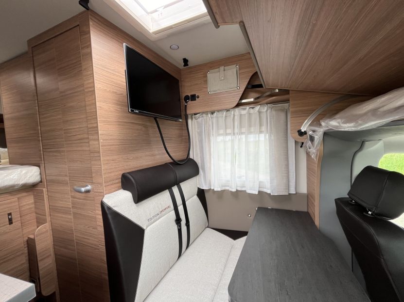 Weinsberg X-Cursion Van 500 MQ Pepper (82)