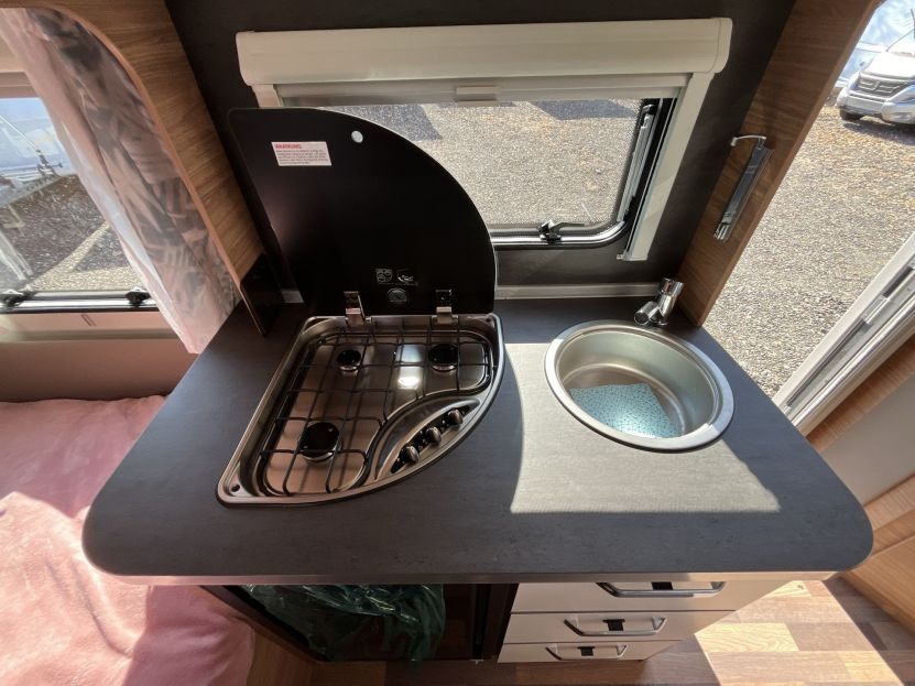 Weinsberg CaraOne 390 QD (87)