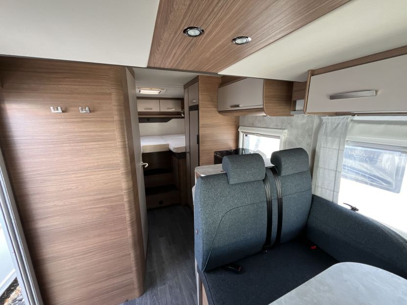 Knaus L!VE WAVE 700 MEG