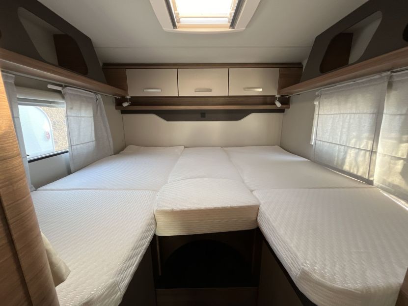Knaus L!VE WAVE 700 MEG