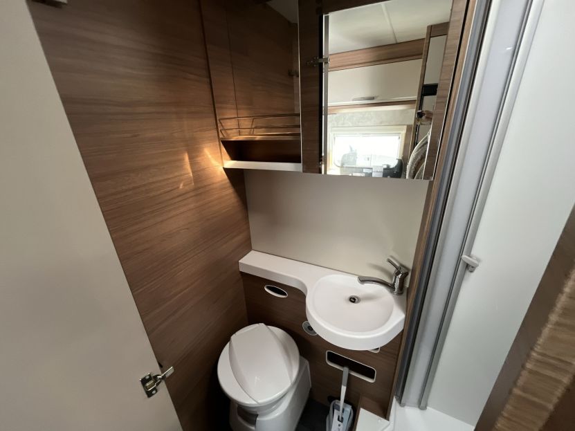 Knaus L!VE WAVE 700 MEG
