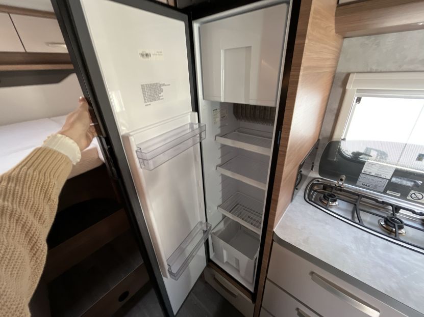 Knaus L!VE WAVE 700 MEG