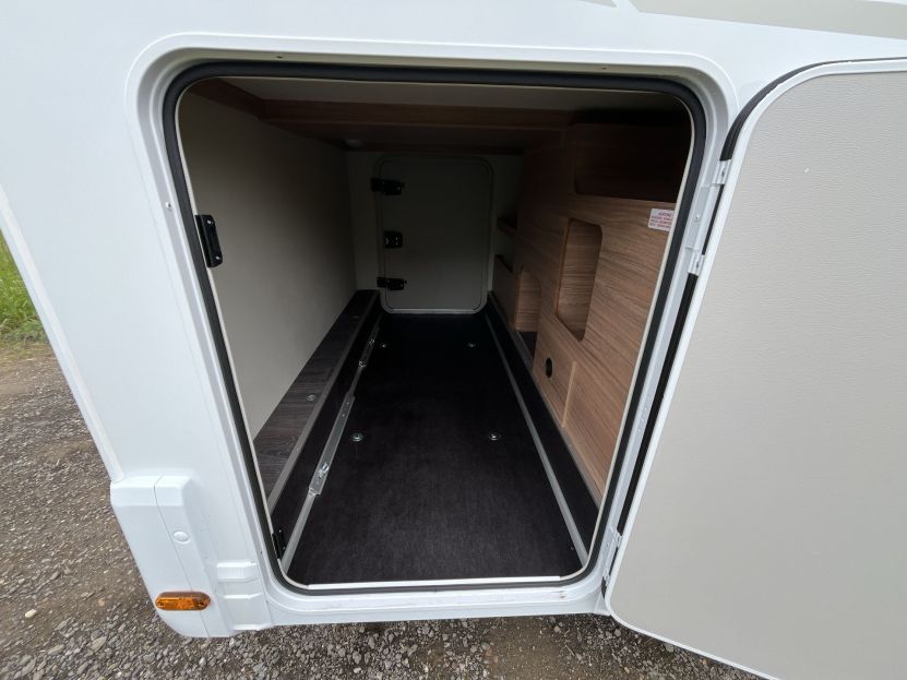 Weinsberg CaraSuite 650 MEG Ford (38)