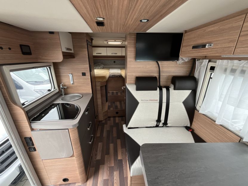 Weinsberg CaraCompact Suite PEPPER 640 MEG (26)