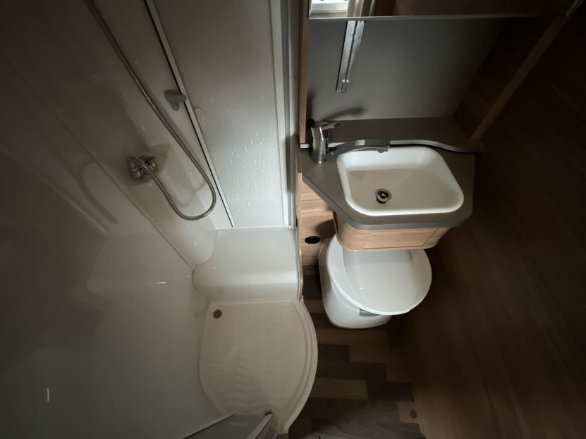 Weinsberg CaraCompact Suite PEPPER 640 MEG (26)