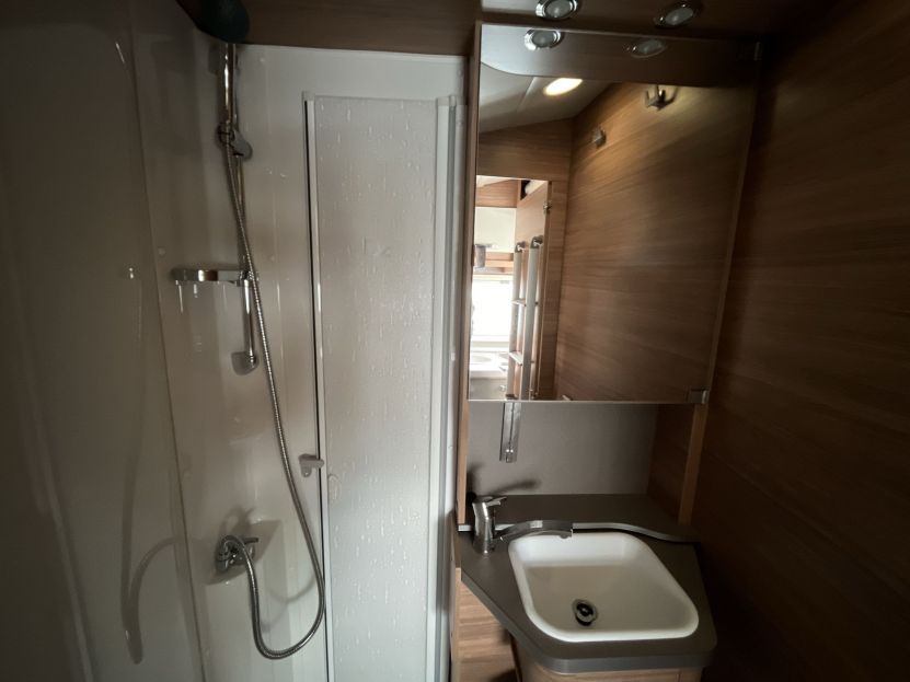 Weinsberg CaraCompact Suite PEPPER 640 MEG (26)