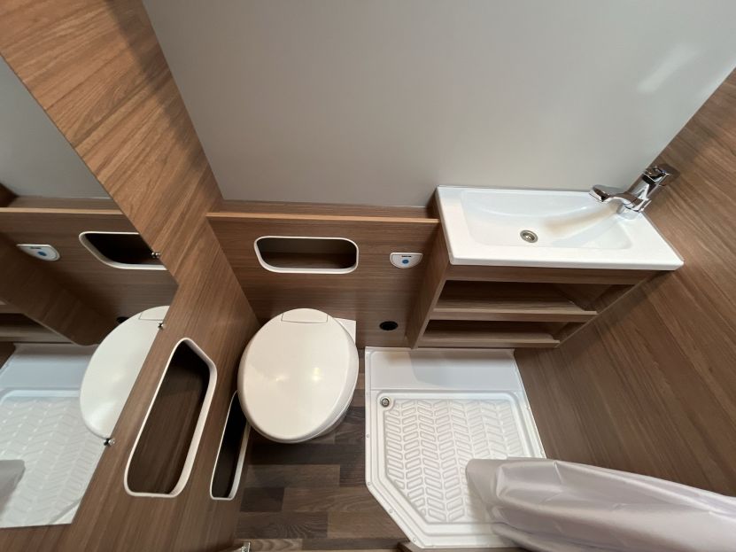 Weinsberg CaraHome 650 DG (42)