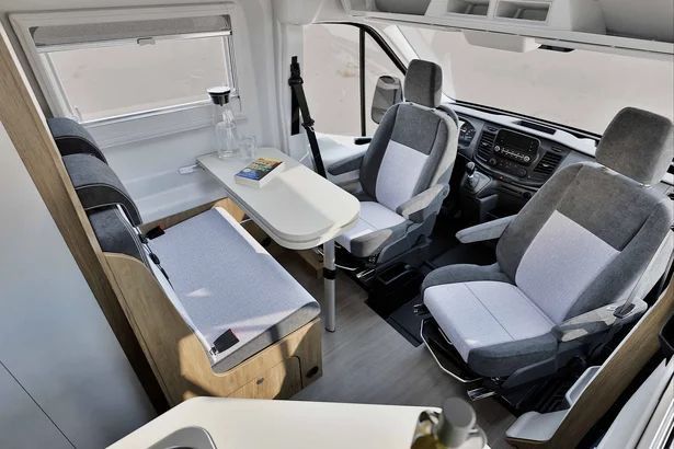 CARADO CV 590 EDITION25 - Ford, 4x4